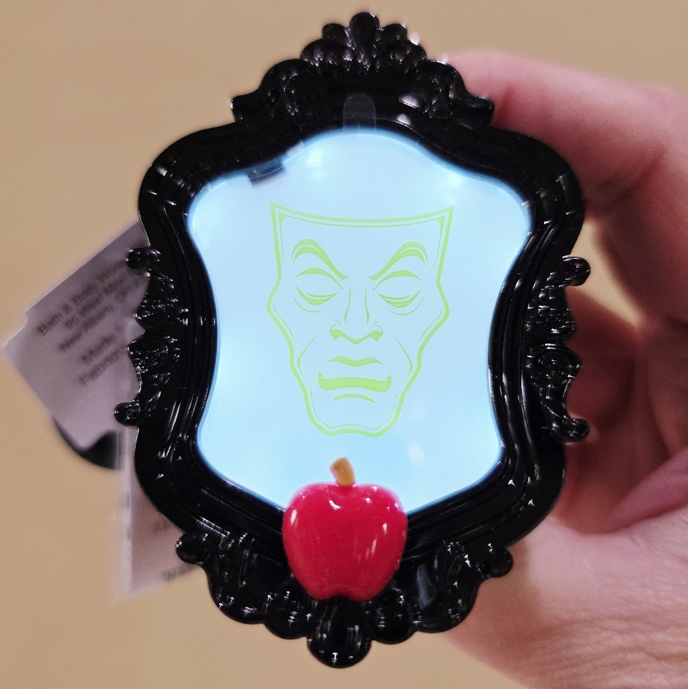 NWT Disney Villains EVIL QUEEN Light Up Mirror Bath Body Works PocketBac Holder